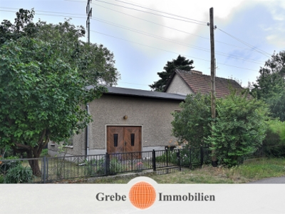 Grundstück mit 800 m², Haus und Garage in Berlin-Karow